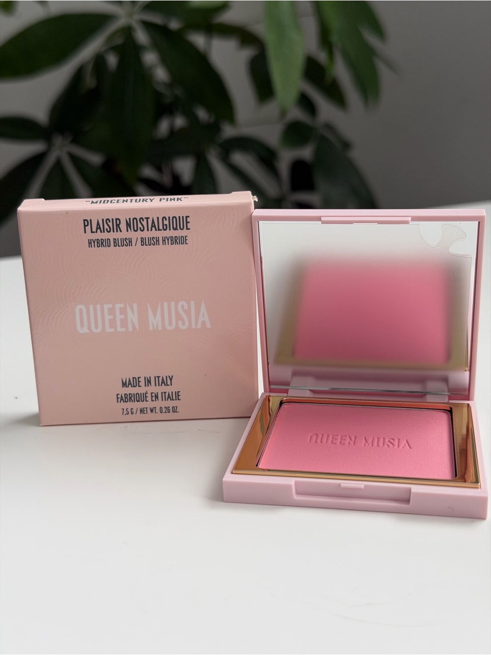 Queen Musia Plaisir Nostalgique Hybrid Blush – Midcentury Pink